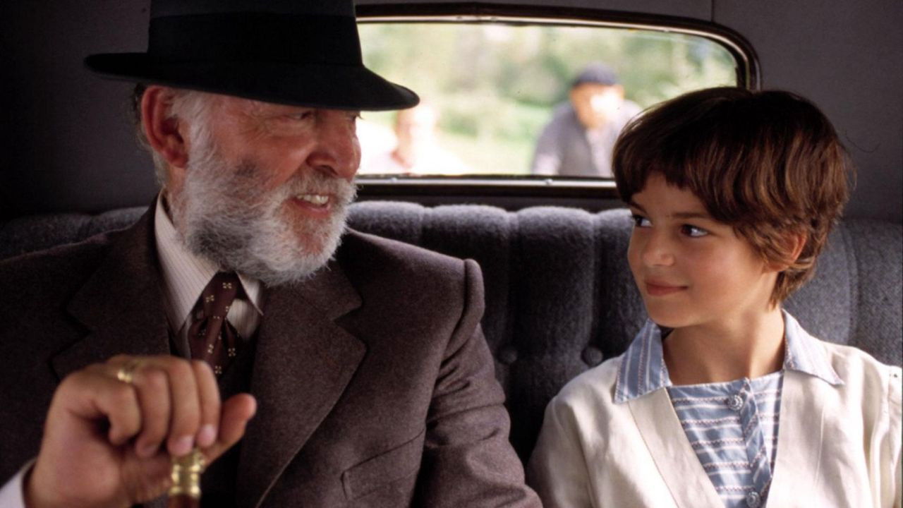 Carol's Journey backdrop