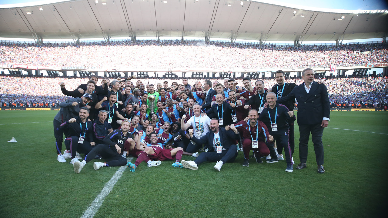 İnadıyla Şampiyon backdrop