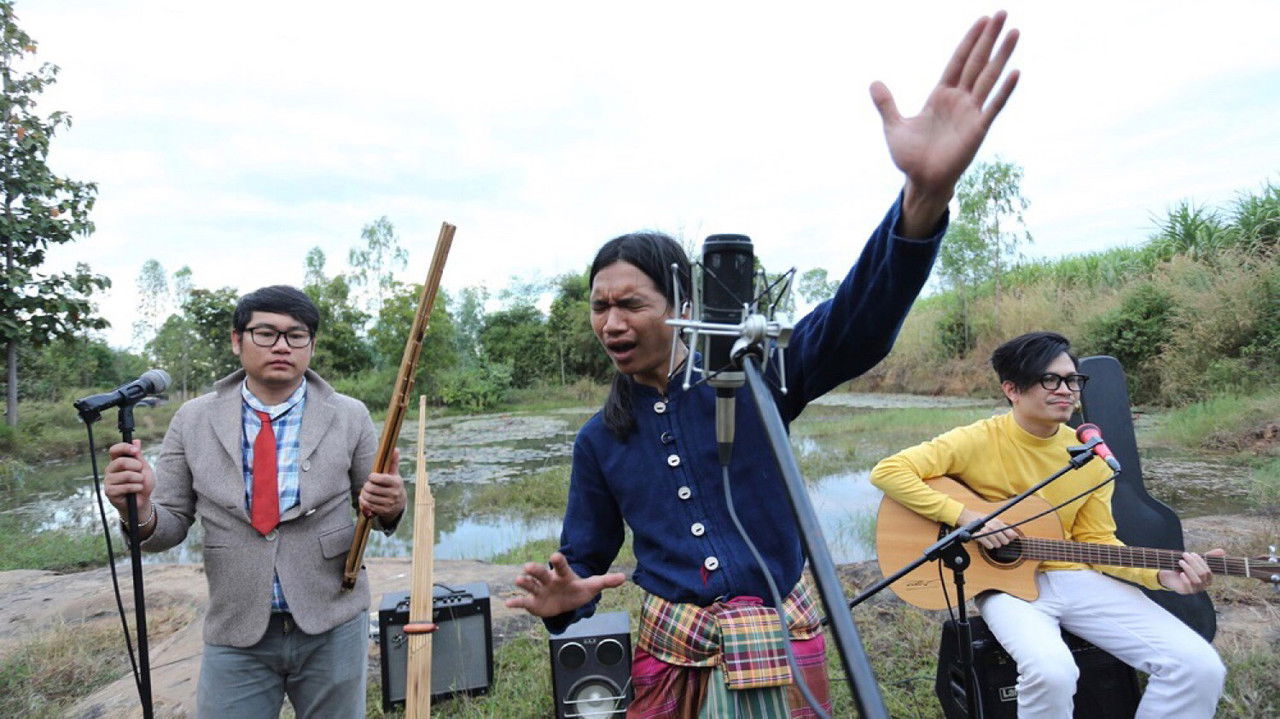 Mo Lum Mania backdrop