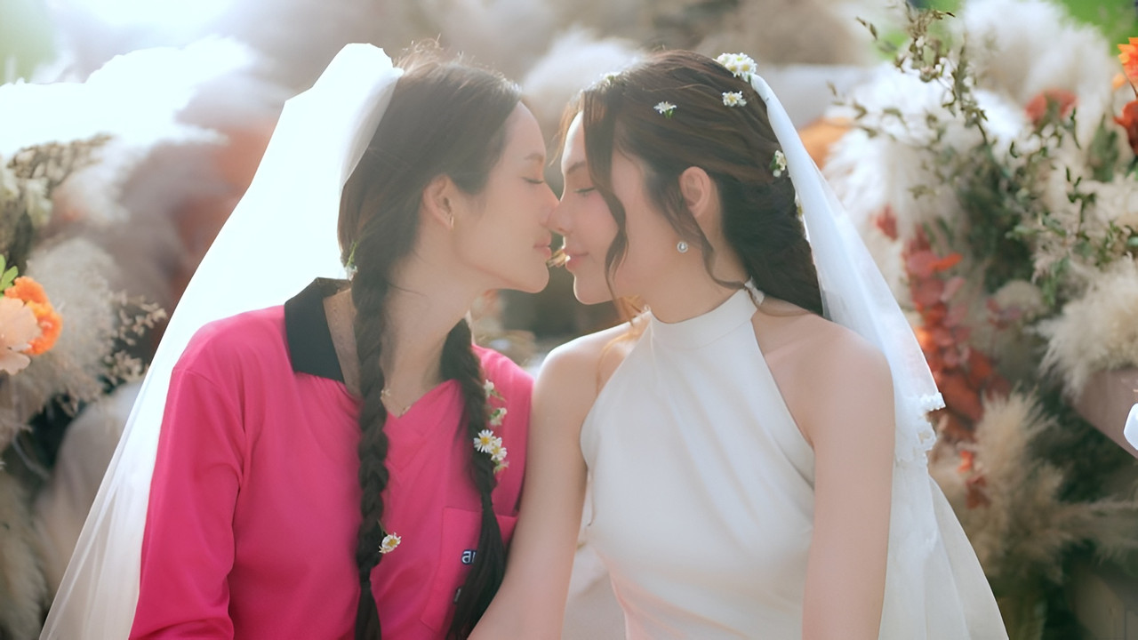 Hometown Romance backdrop