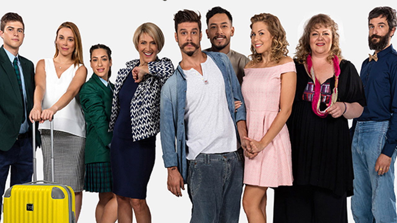 Η Μαμά Λείπει Ταξίδι για Δουλειές backdrop