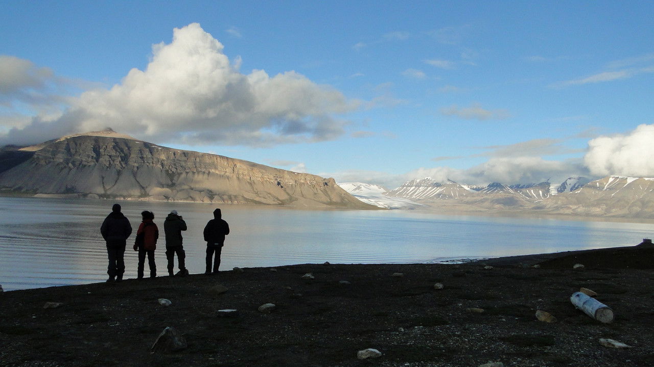 Cesty do krajin půlnočního slunce backdrop