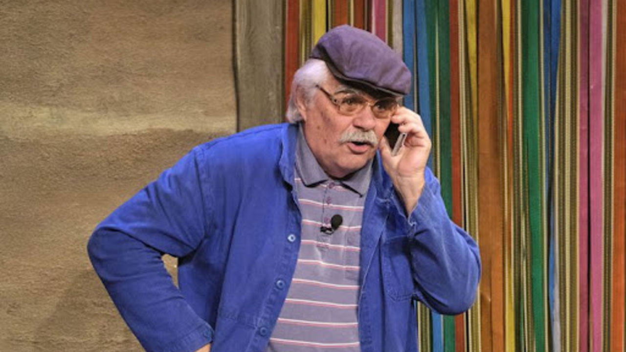 La buvette, le tracteur et le curé backdrop