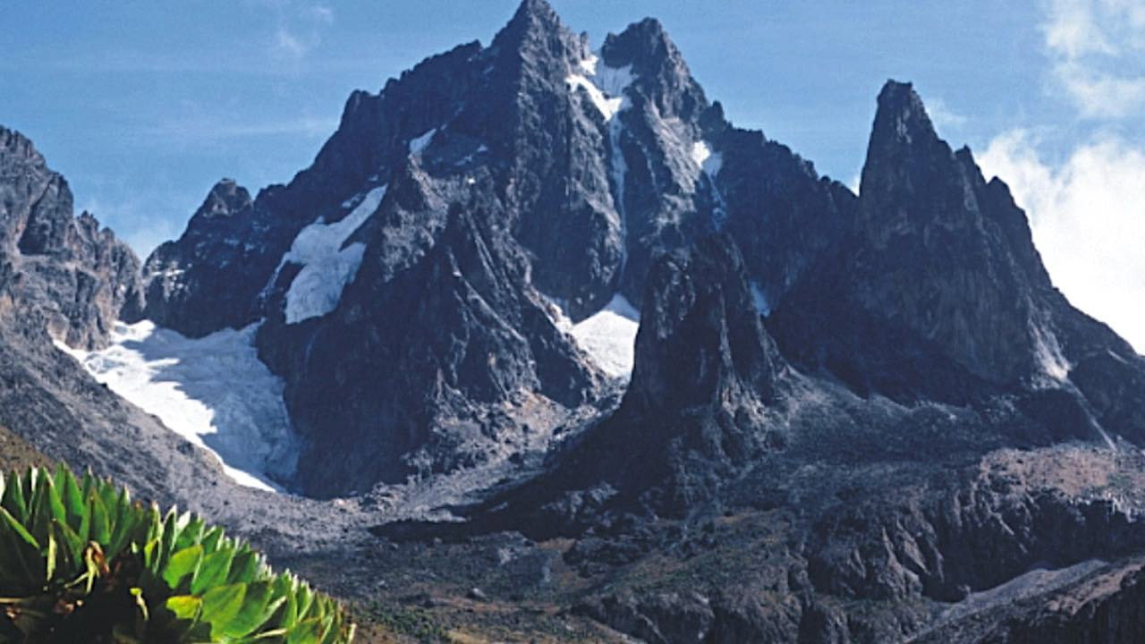 Der Mount Kenia "Ersteigung des 5199 m hohen Berges" backdrop