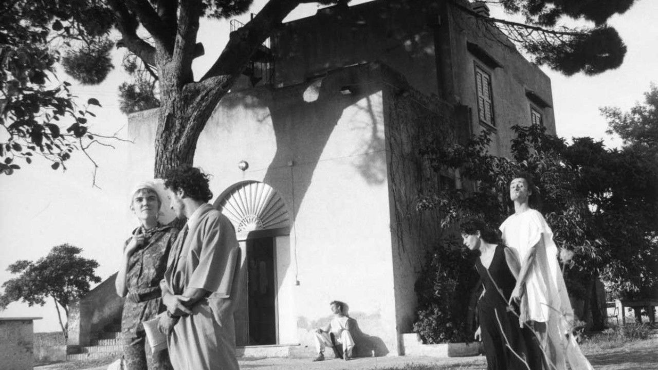 Torpore internazionale backdrop