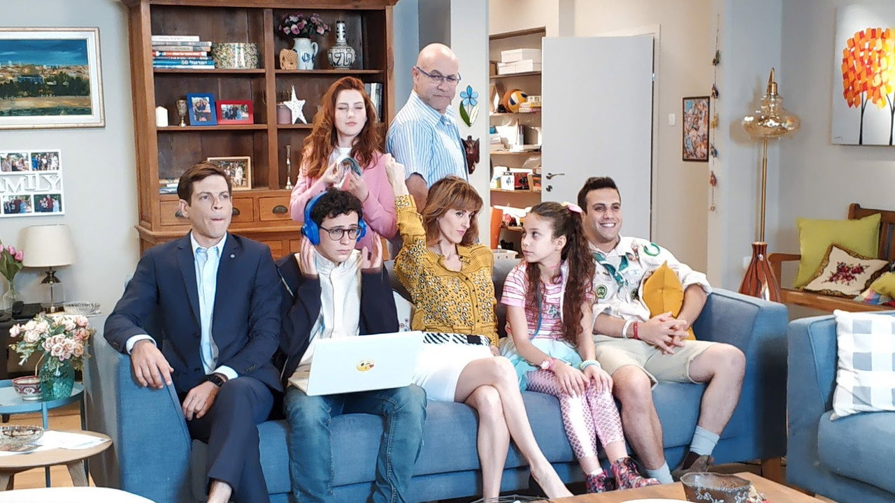 משפחה בהנפקה backdrop