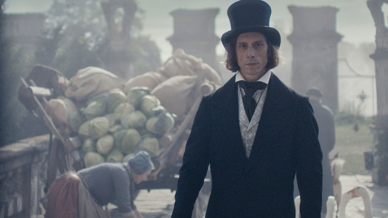 Chopin, a Sonata in Paris backdrop