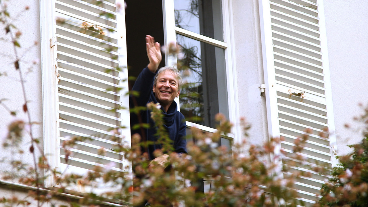 Alain Choquette de Sainte-Adèle à Paris backdrop