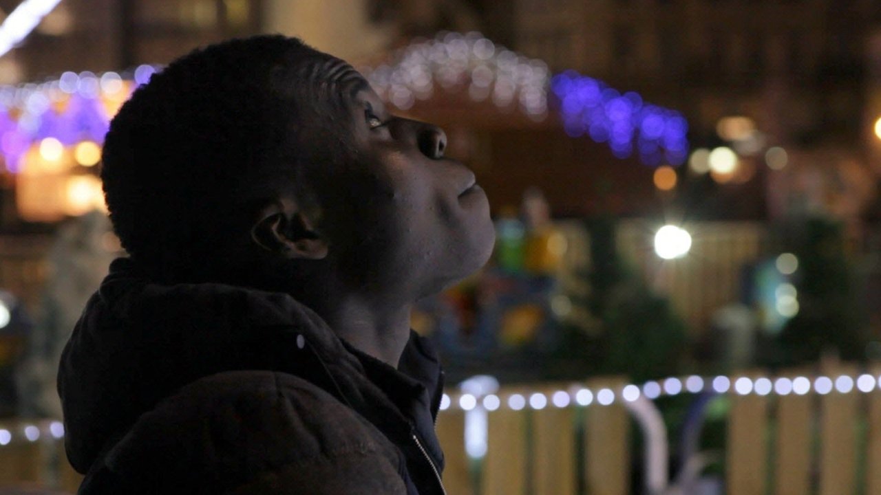 Récits d'une jeunesse exilée - J'ai marché jusqu'à vous backdrop