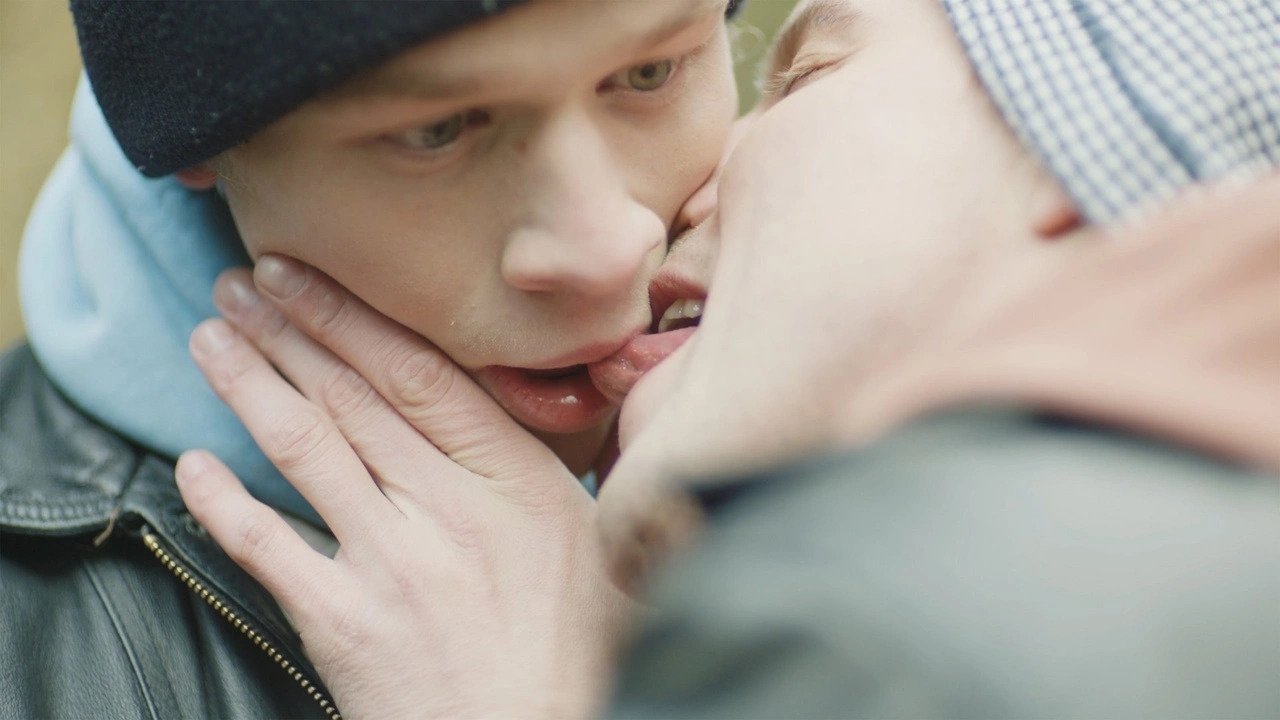 Long Long Kiss backdrop