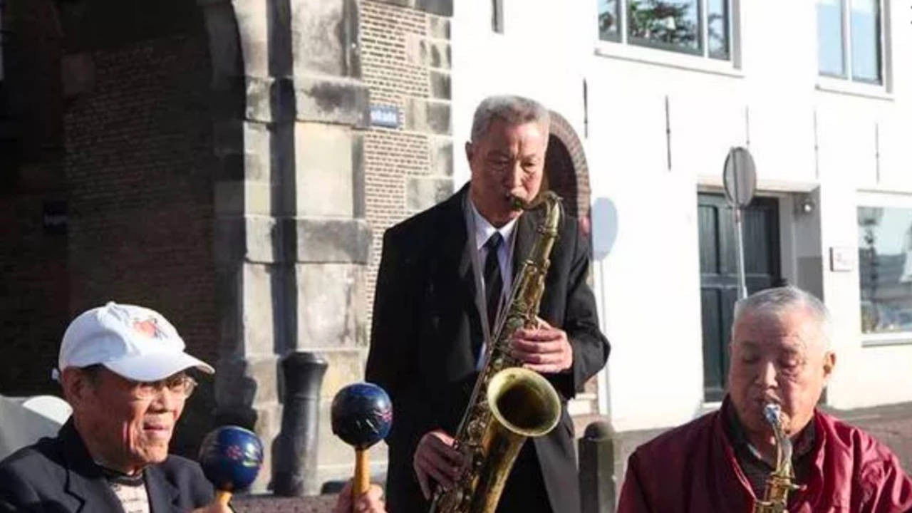 As Time Goes by in Shanghai backdrop