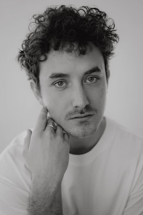 David Hugo Schmitz as Sportler