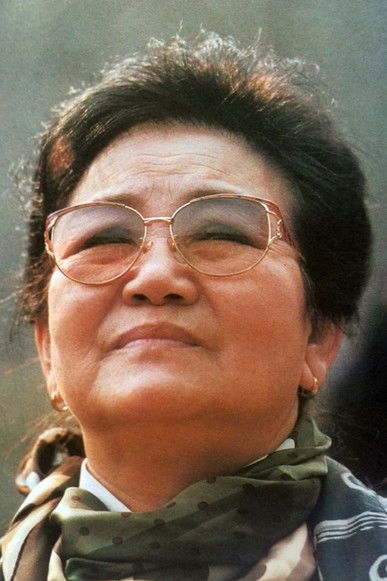 Zhao Lirong as Mother