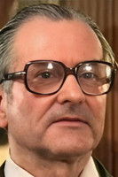 Alfred Acktun as Schuldirektor