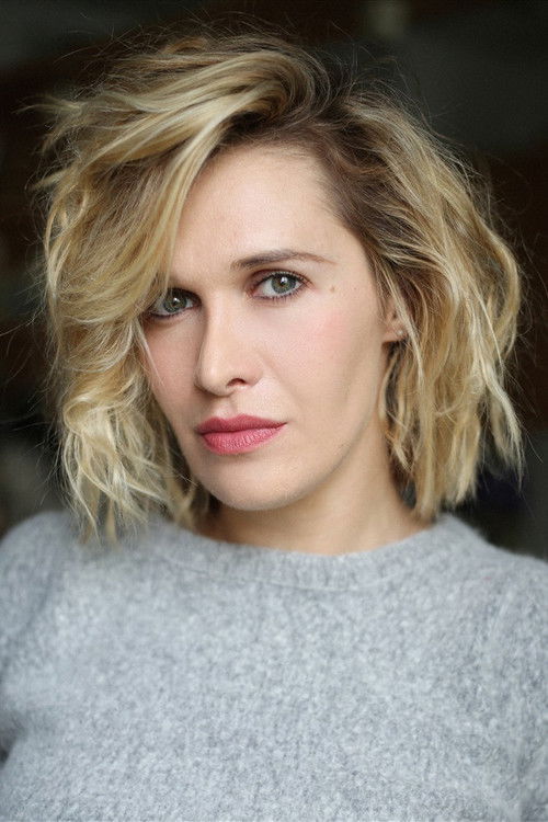 Isaline Ponroy as Social worker