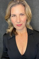 Lilo Grunwald as Agent Carter