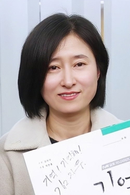 Kim Ji-woo as Ji Woo