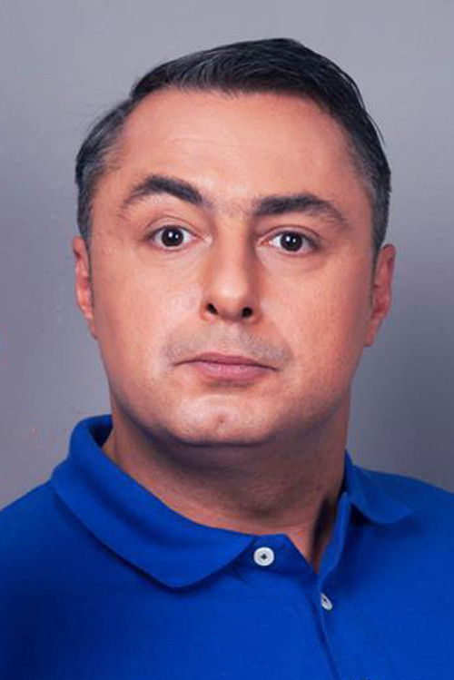 Δημήτρης Παπανικολάου as Giannis