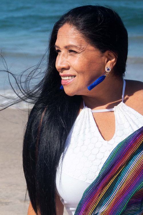 Ma. Elena Bañuelos as Woman