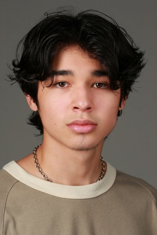 Isaac Arellanes as Julio (Age 16)