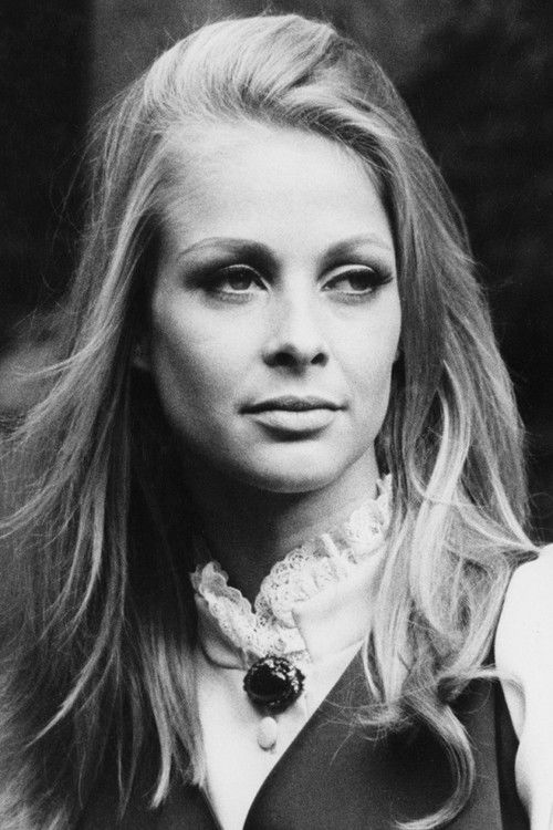 Dginn Moeller as Carroll Buchheim