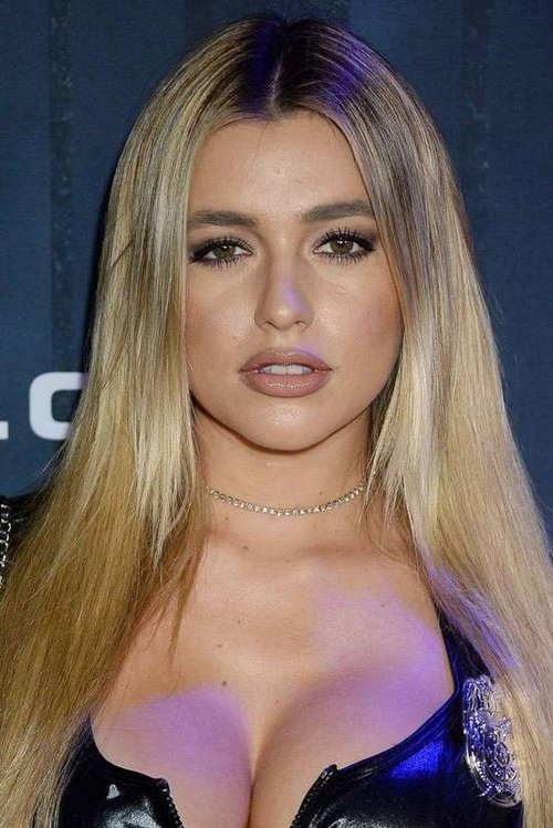 Monica Sims as Reese Knox