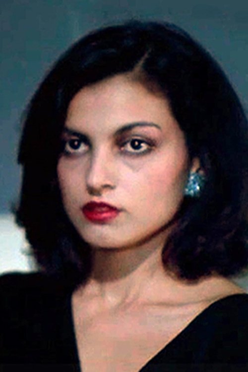 Eva Vlahakou as Mina