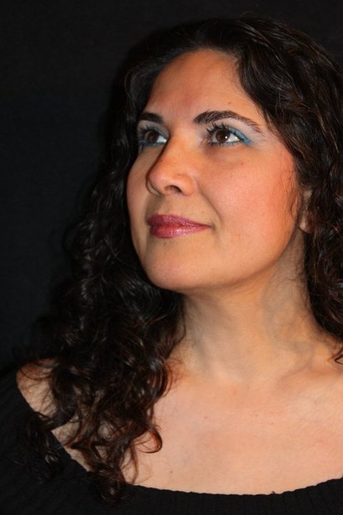 Mesude Türkmen as Ayse