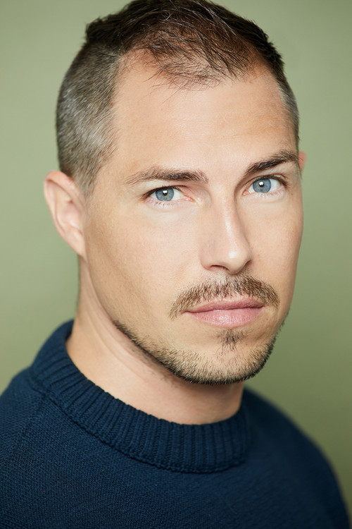 Kevin Sinic as Jens Artur