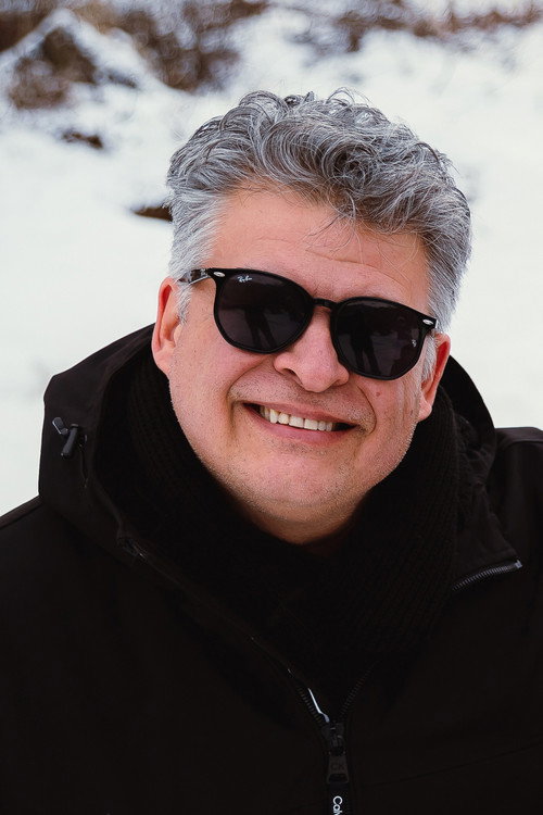 Douglas Rezende as Leôncio