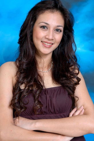 Dina Lorenza as Kevin's Mother