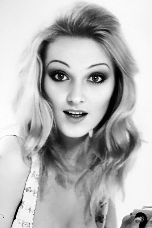 Julia Tomas as Hannelore