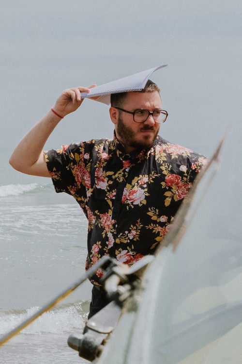 Mohsen Asdaghpour as Clerk