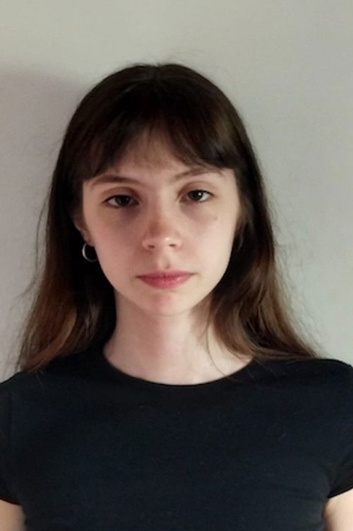 Kiara Celina Warmerdam as Julia