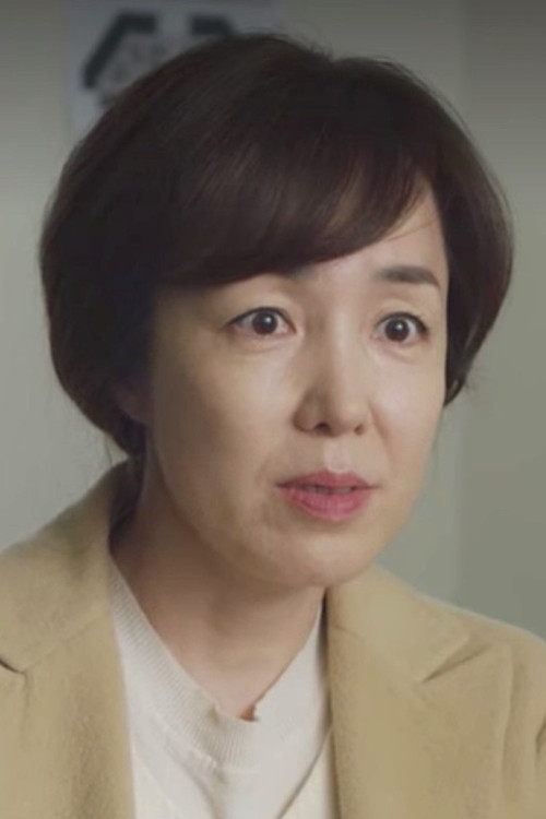 Lee Jeong-in as Third Aunt