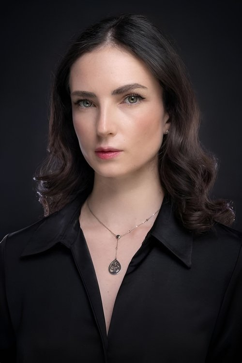 Kateryna Korchynska as Alice