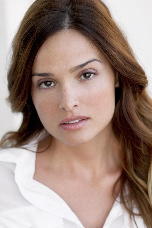 Gloria Votsis as Claire