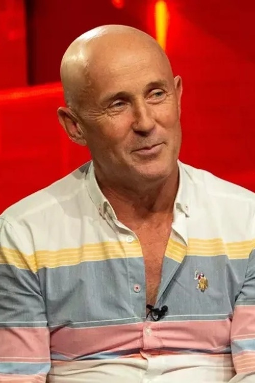 Mugur Mihăescu as Bizo