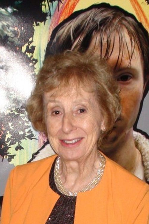 Louise Nicol as Grandma Miriam