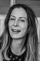 Jeanne Devos as Paula