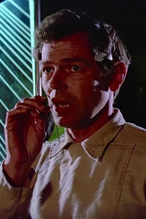 Burnell Tucker as Bill Wilder