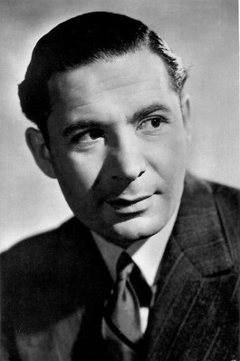 Leo Genn as Adm. Quency