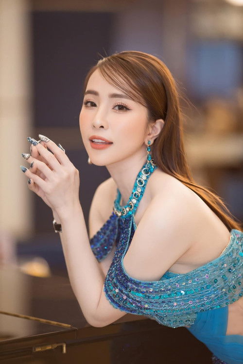 Quỳnh Nga as Self - Contestant