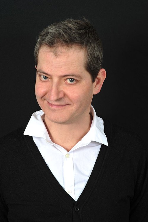 Clemens Haipl as Elvis