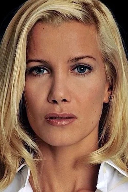 Romina Di Lella as Female Agent - Desert