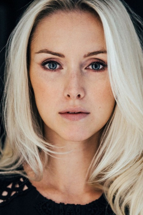 Vivien Wulf as Sandra