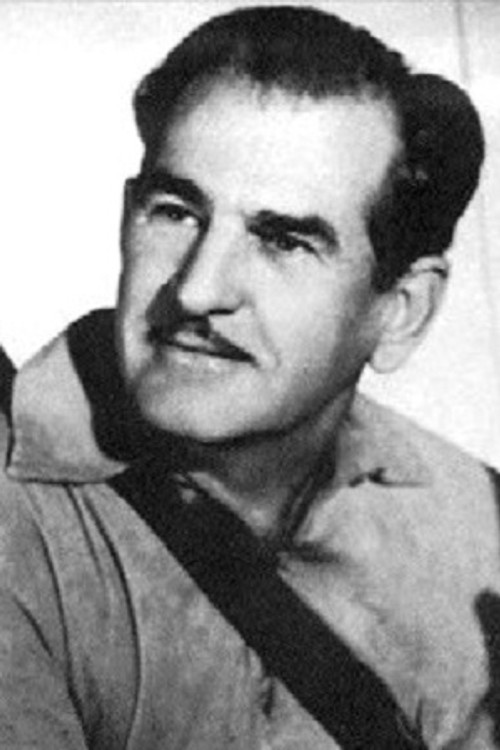 Howard Hill as Captain of Archers (uncredited)