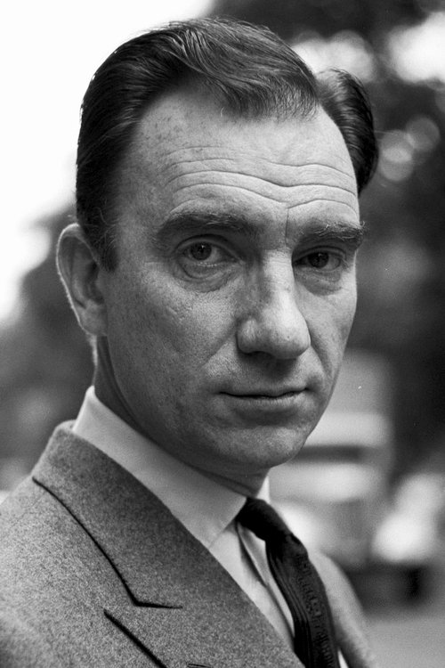 Fernando Fernán Gómez as Fernando