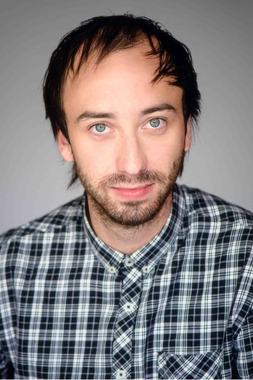 Hamish Parkinson as Gavin