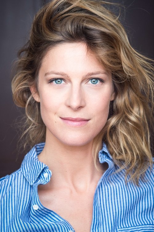 Alexia Barlier as Magda, painter's pupil